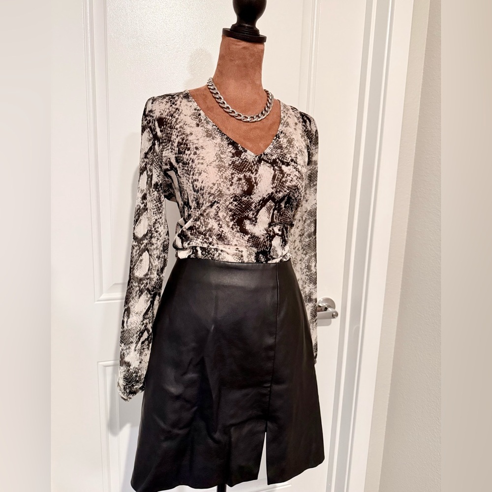 Love Ady Snakeskin Print V-Neck Blouse | Y2K | Size M